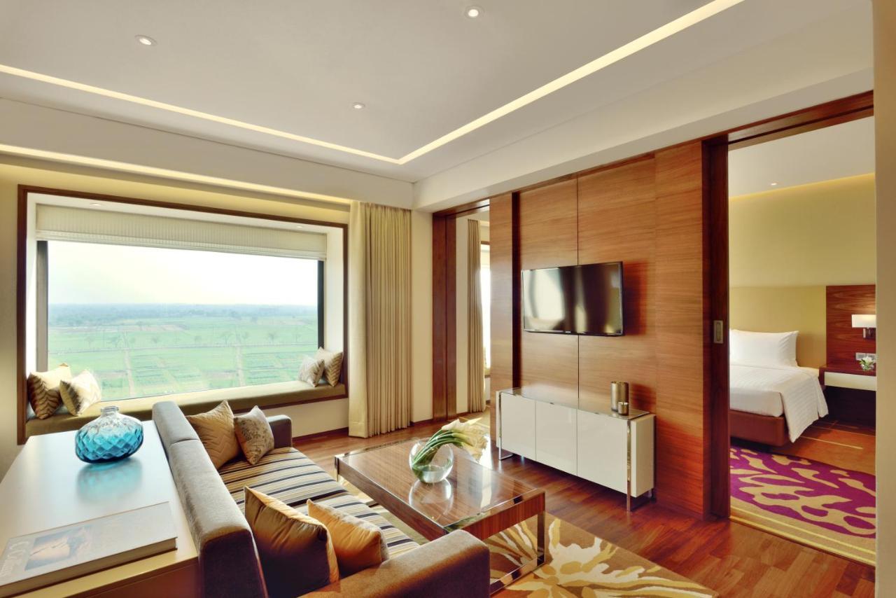 Отель Courtyard By Marriott Raipur Экстерьер фото
