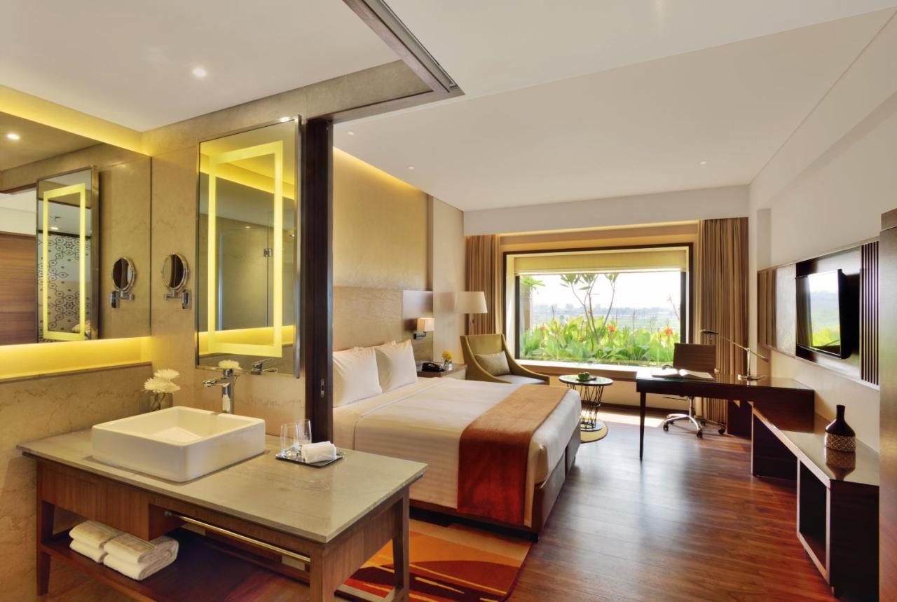 Отель Courtyard By Marriott Raipur Экстерьер фото