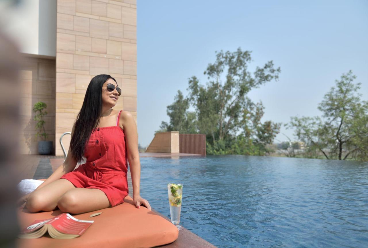 Отель Courtyard By Marriott Raipur Экстерьер фото