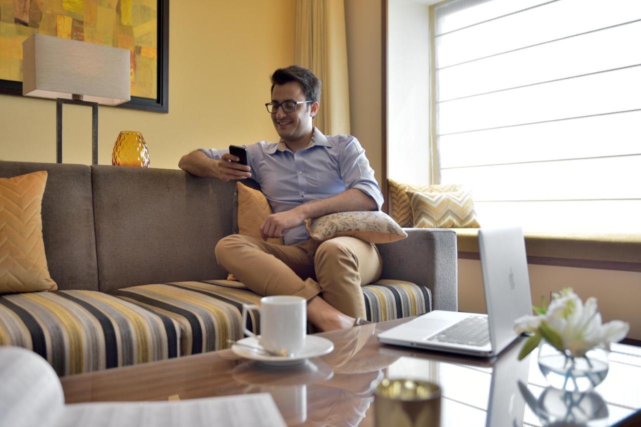 Отель Courtyard By Marriott Raipur Экстерьер фото