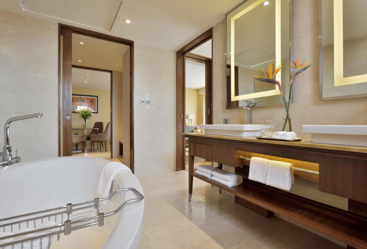 Отель Courtyard By Marriott Raipur Экстерьер фото