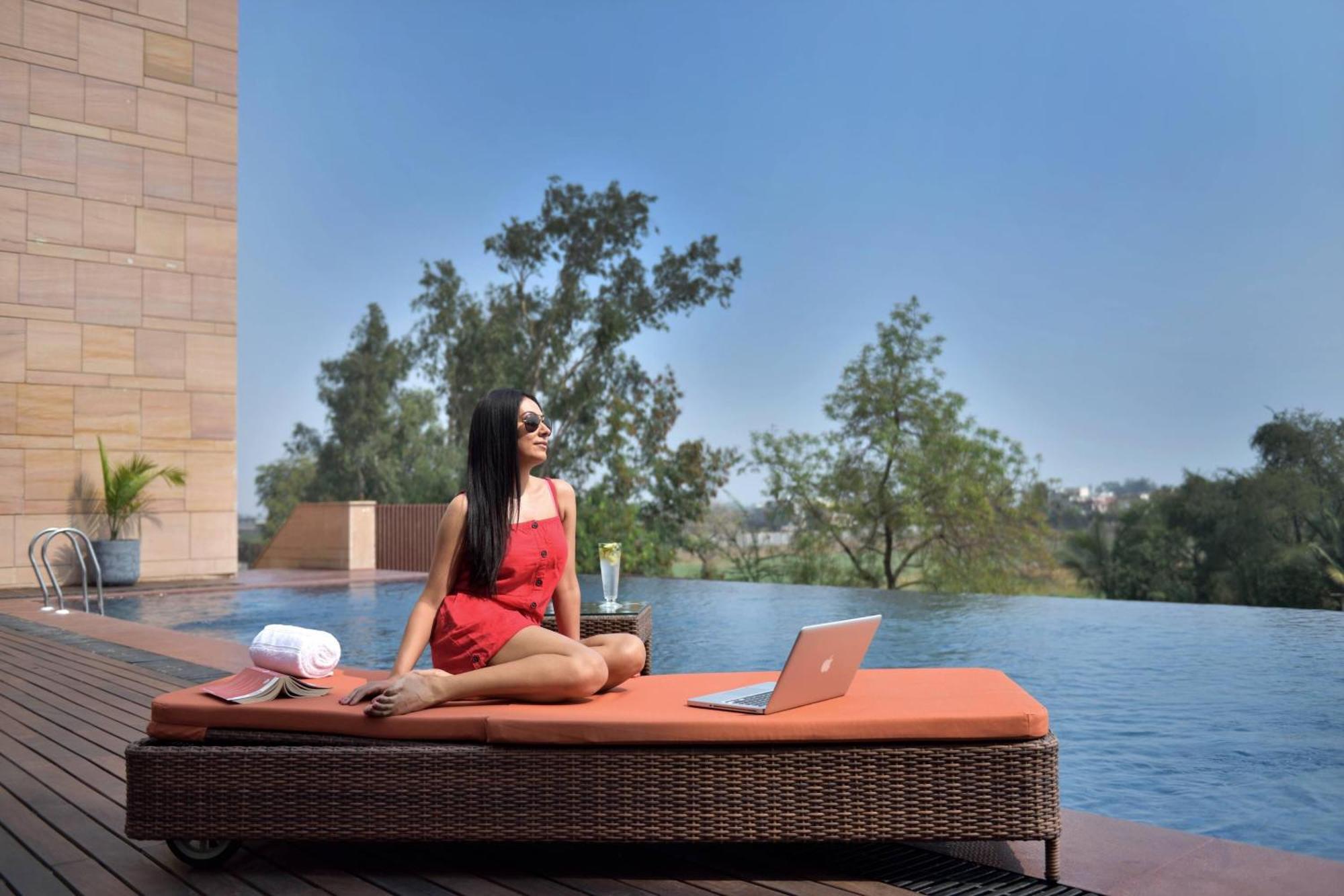 Отель Courtyard By Marriott Raipur Экстерьер фото