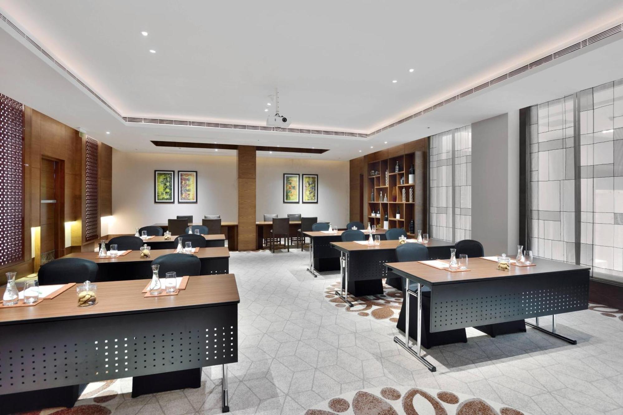 Отель Courtyard By Marriott Raipur Экстерьер фото