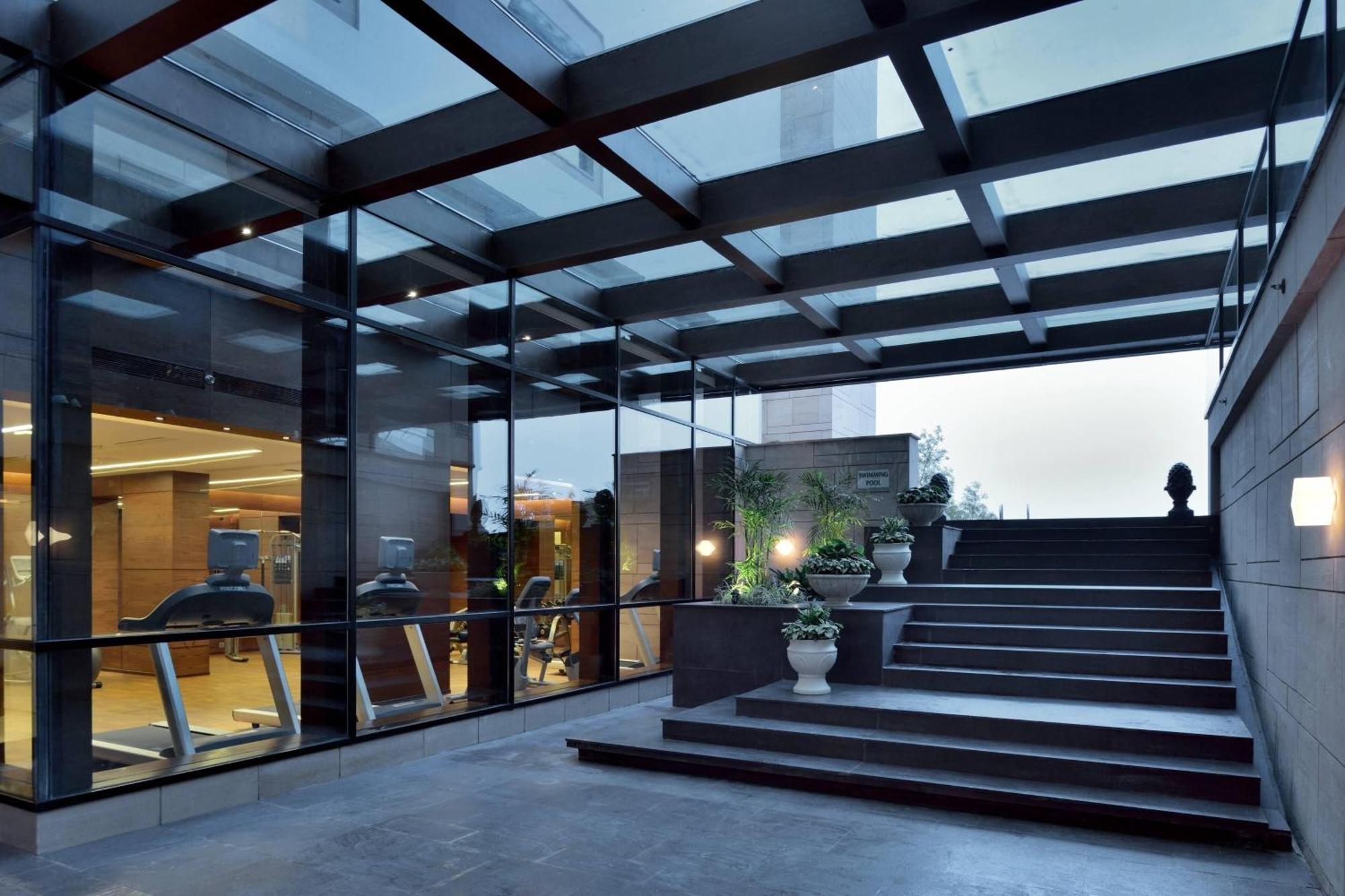 Отель Courtyard By Marriott Raipur Экстерьер фото