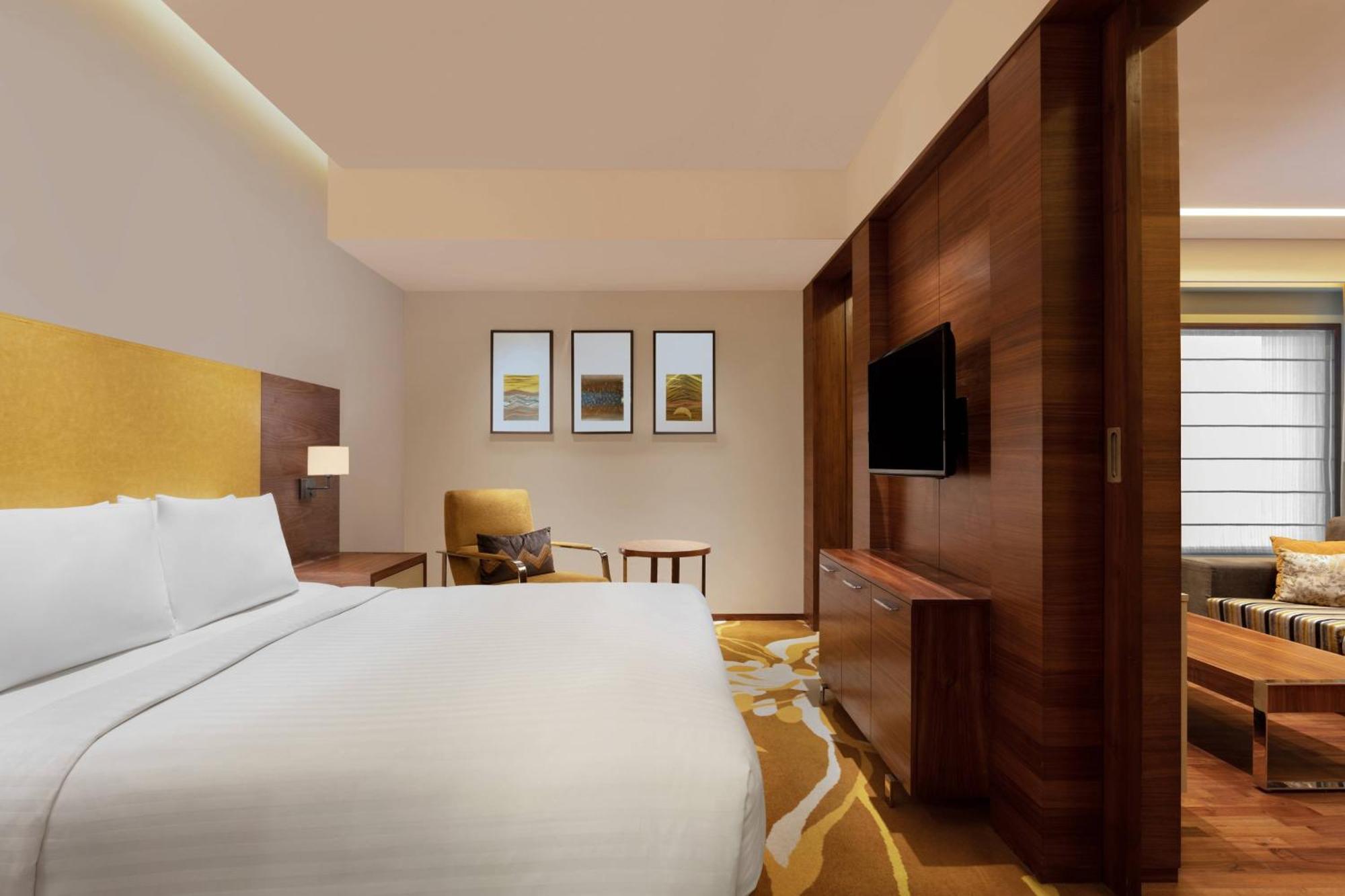 Отель Courtyard By Marriott Raipur Экстерьер фото