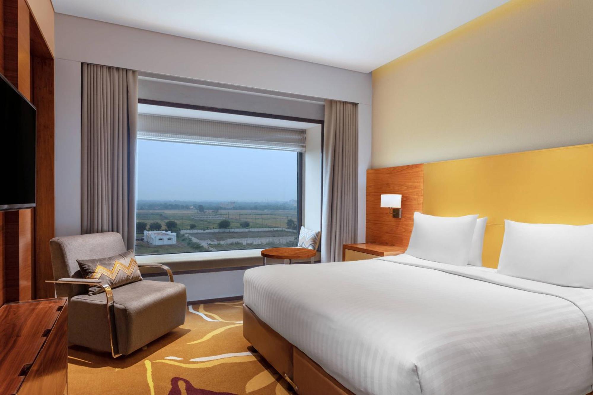 Отель Courtyard By Marriott Raipur Экстерьер фото