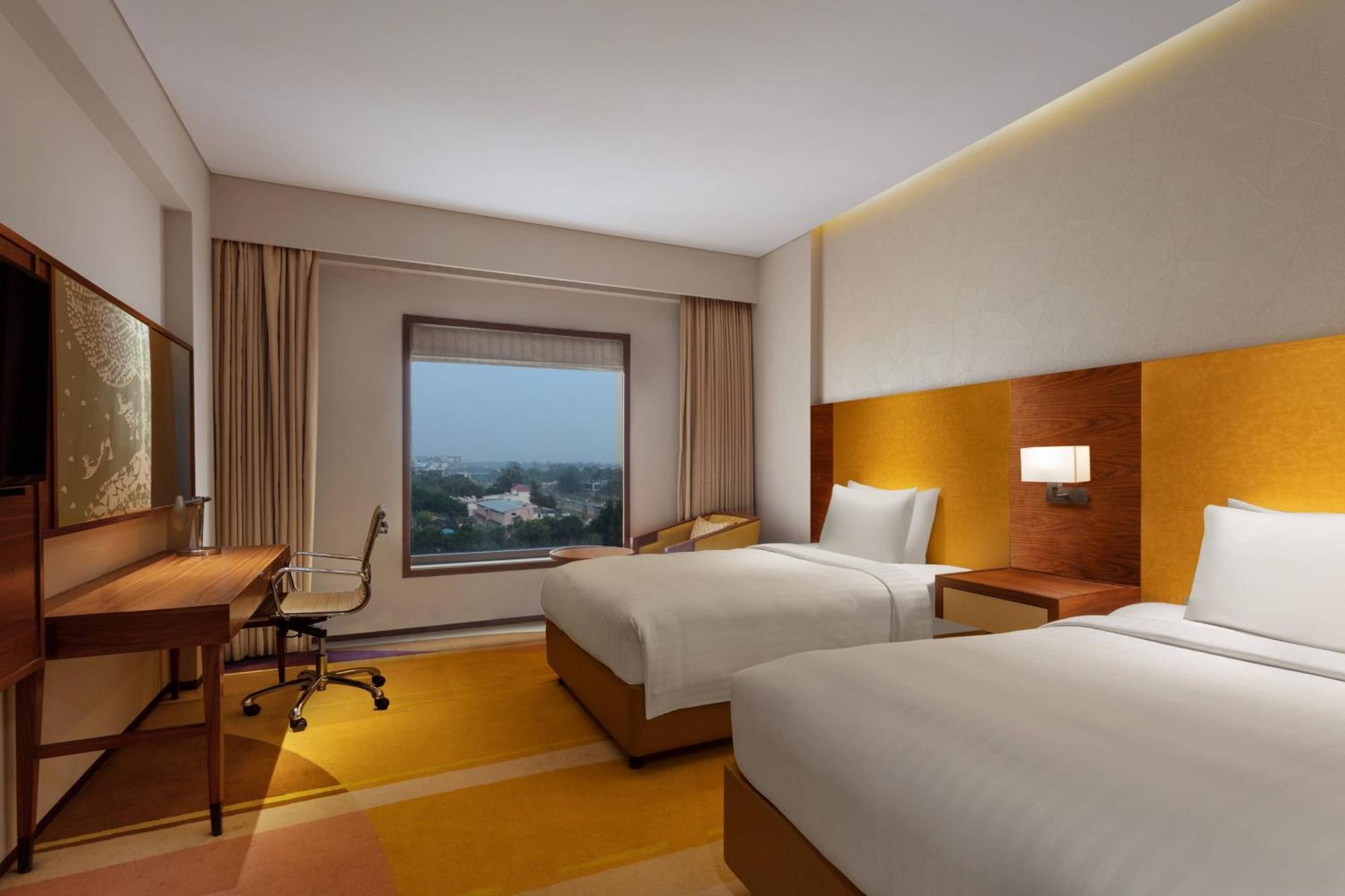 Отель Courtyard By Marriott Raipur Экстерьер фото