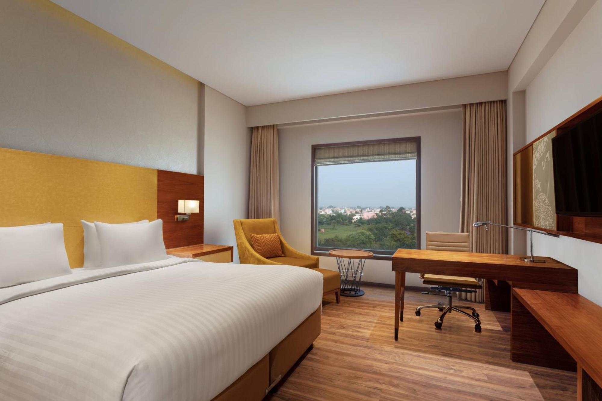 Отель Courtyard By Marriott Raipur Экстерьер фото