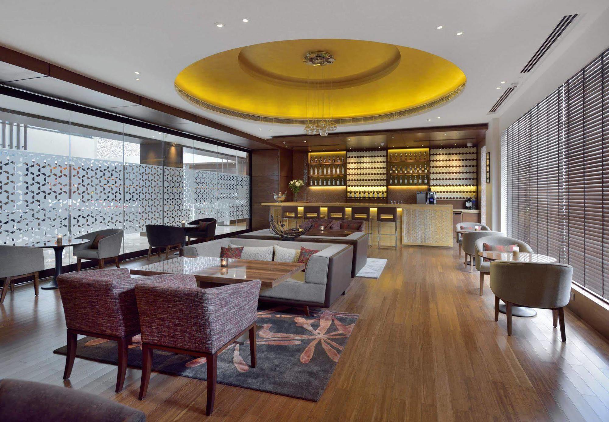 Отель Courtyard By Marriott Raipur Экстерьер фото