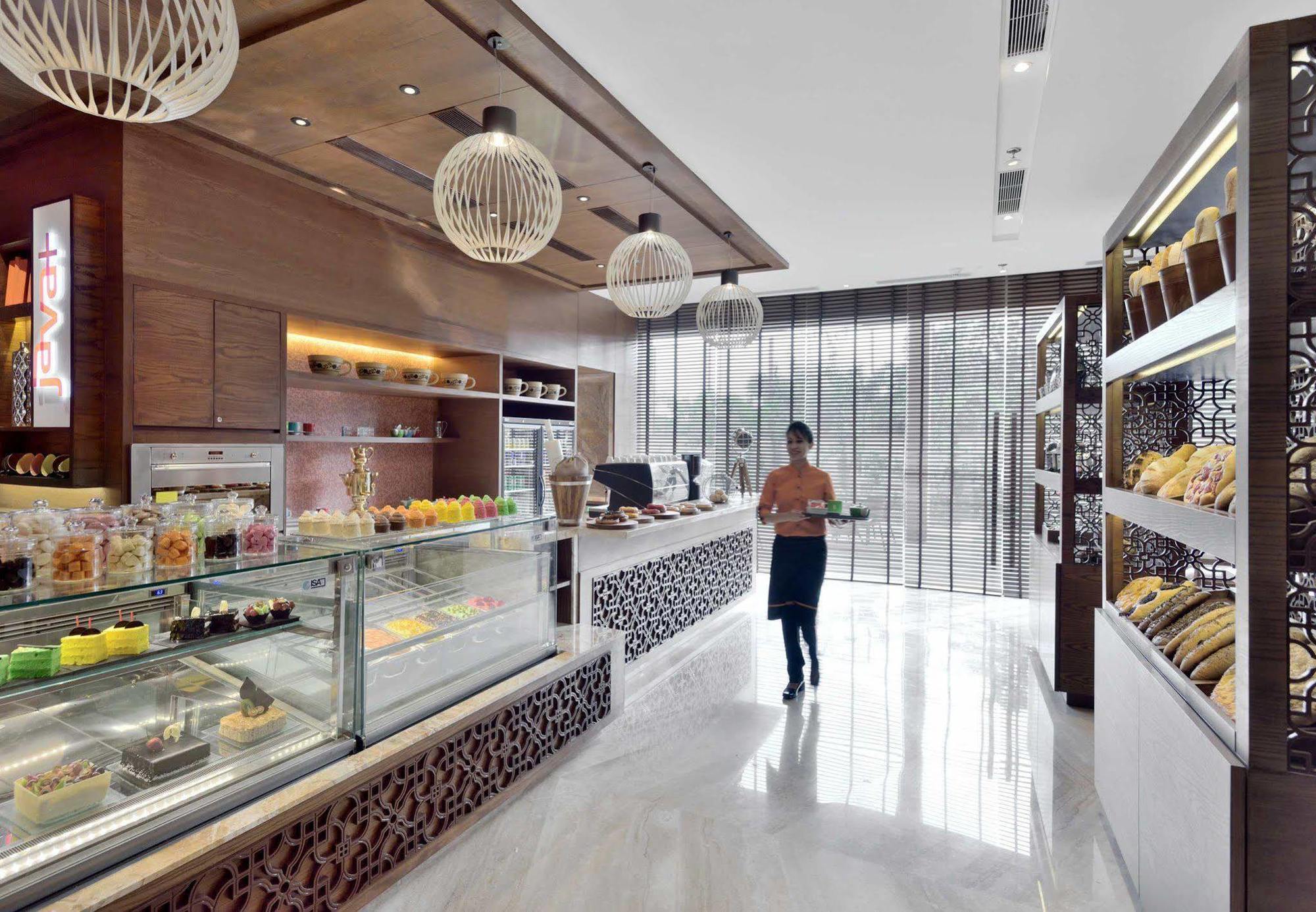 Отель Courtyard By Marriott Raipur Экстерьер фото